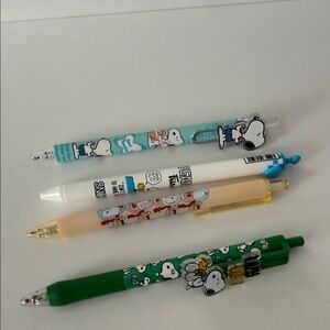 Snoopy Themed Multi-Color Pens Set